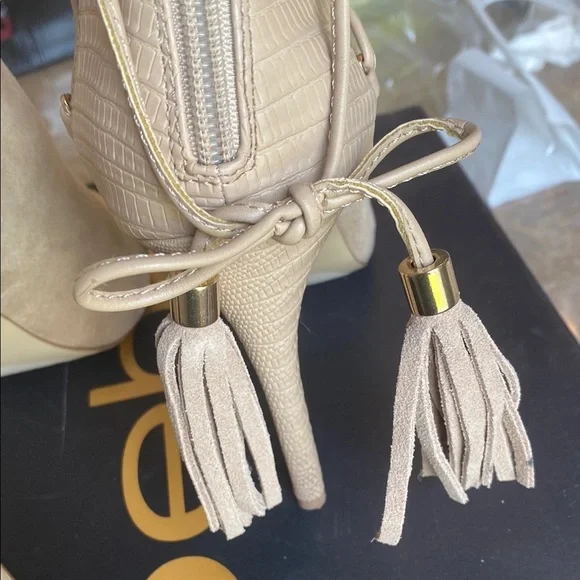 Bebe Cream Heeled Boots for Chic Elegance - Picture 4 of 12